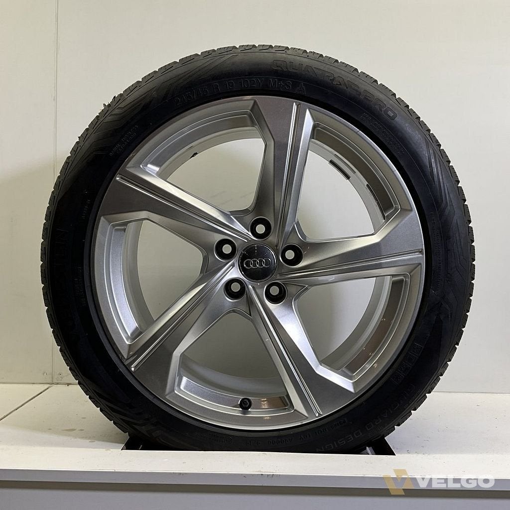 AUDI A6 A7 SET VElGEN + WINTERBANDEN 19 INCH, Auto-onderdelen, 19 inch, -, -, Banden en Velgen
