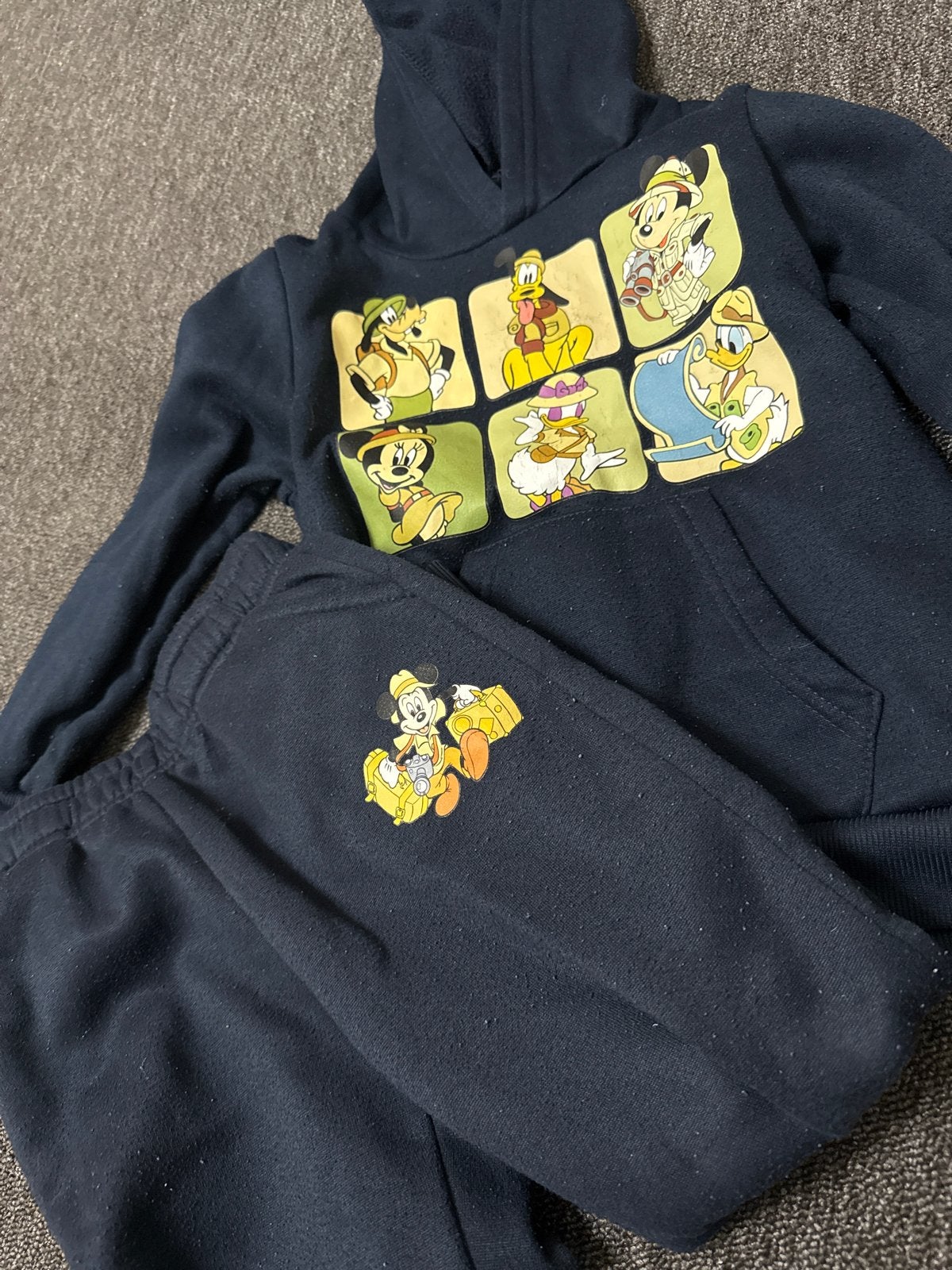 Disney Mickey Mouse trainingspak maat 110, Ophalen of Verzenden, Gebruikt, Maat 110
