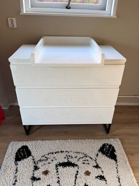 Complete babykamer, met commode en wandrek, Ophalen, Zo goed als nieuw, Jongetje of Meisje