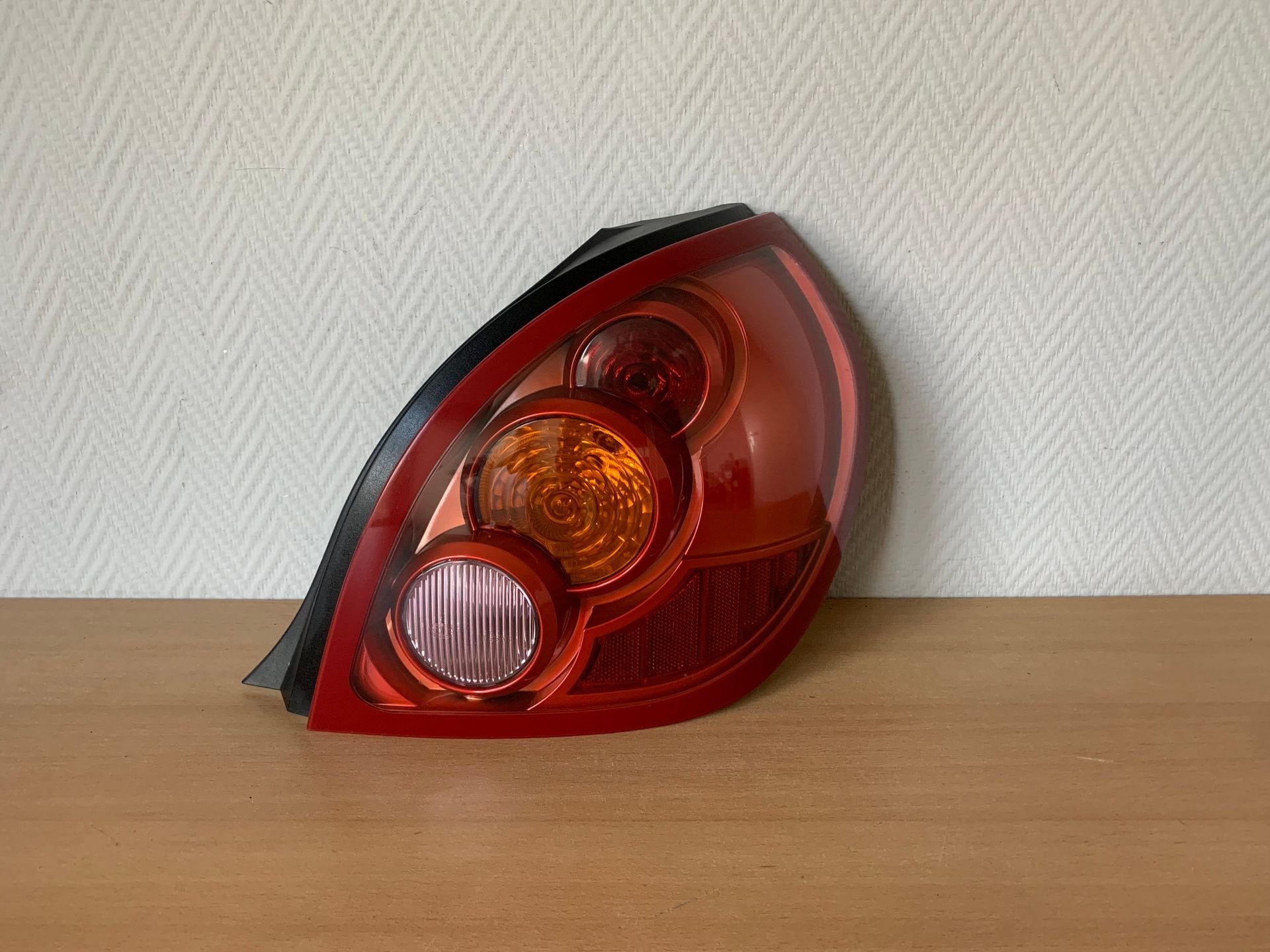 achterlicht nissan almera rechts N16 2003 tot 2006 hatchbac, Gebruikt, -, -, Ophalen of Verzenden