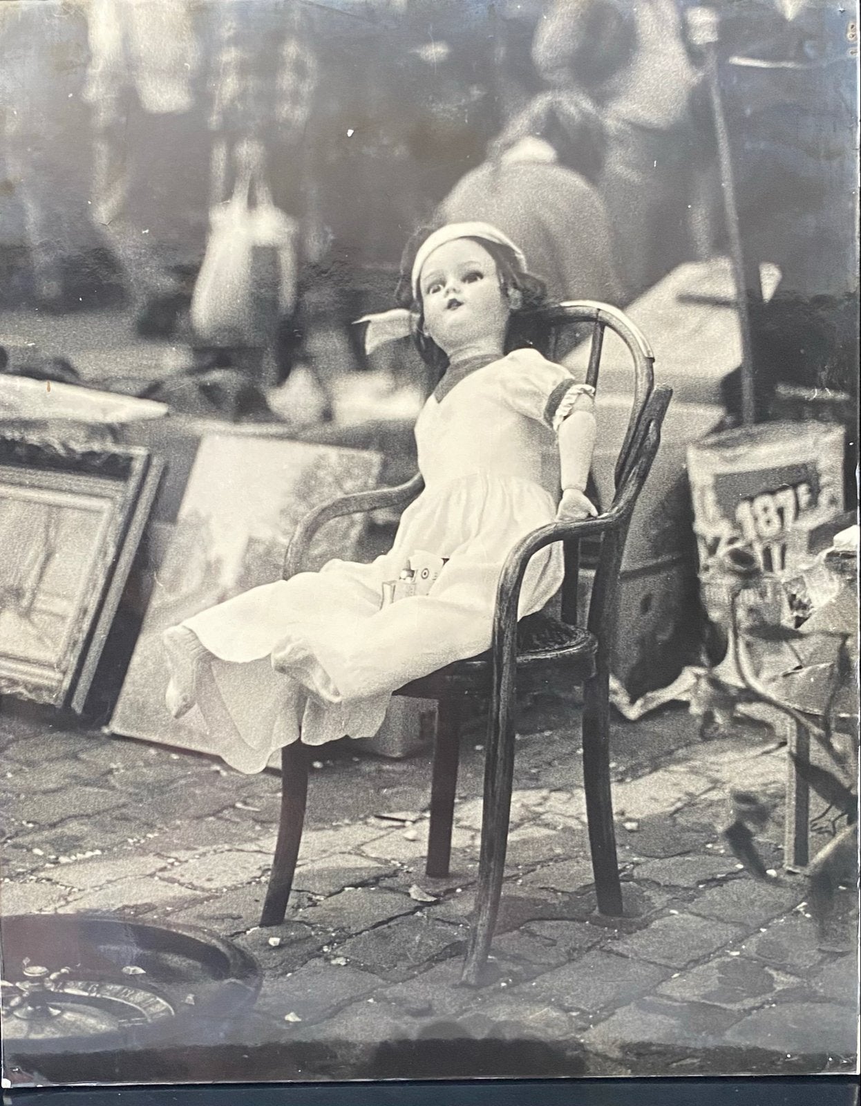 Zwart-wit foto 'Vlooienmarkt Luik'  Thijs van Buuren, Ophalen of Verzenden, Foto, Fotografie