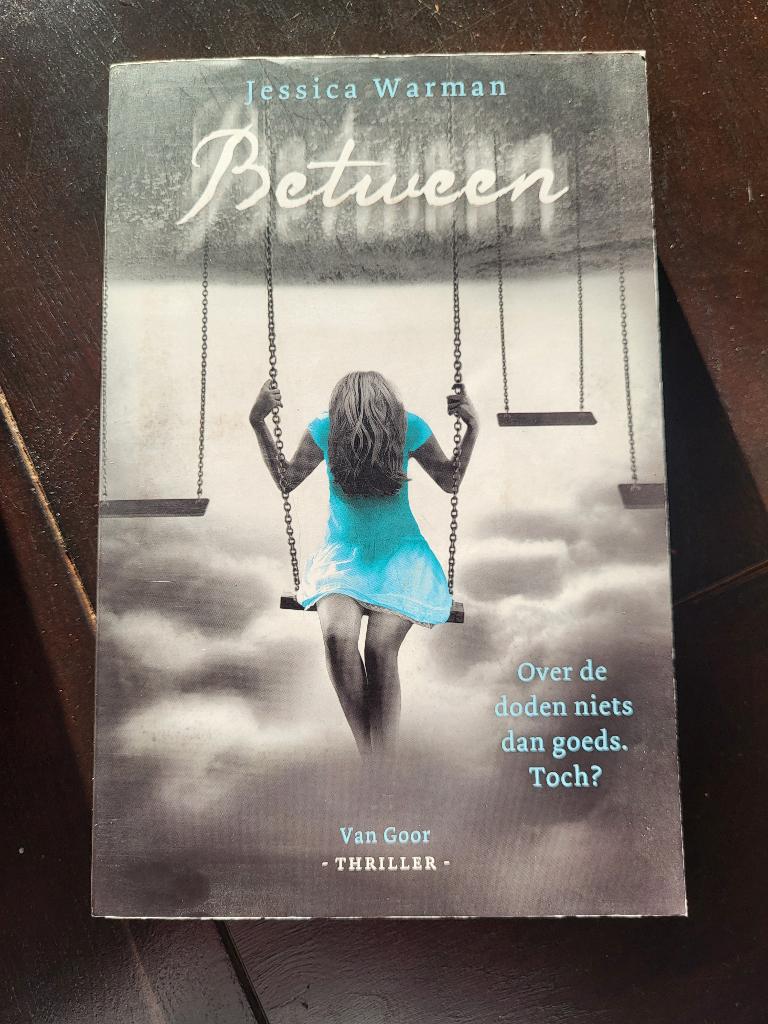 Young adult boek "Between", Ophalen of Verzenden, Gelezen, Jessica Warman