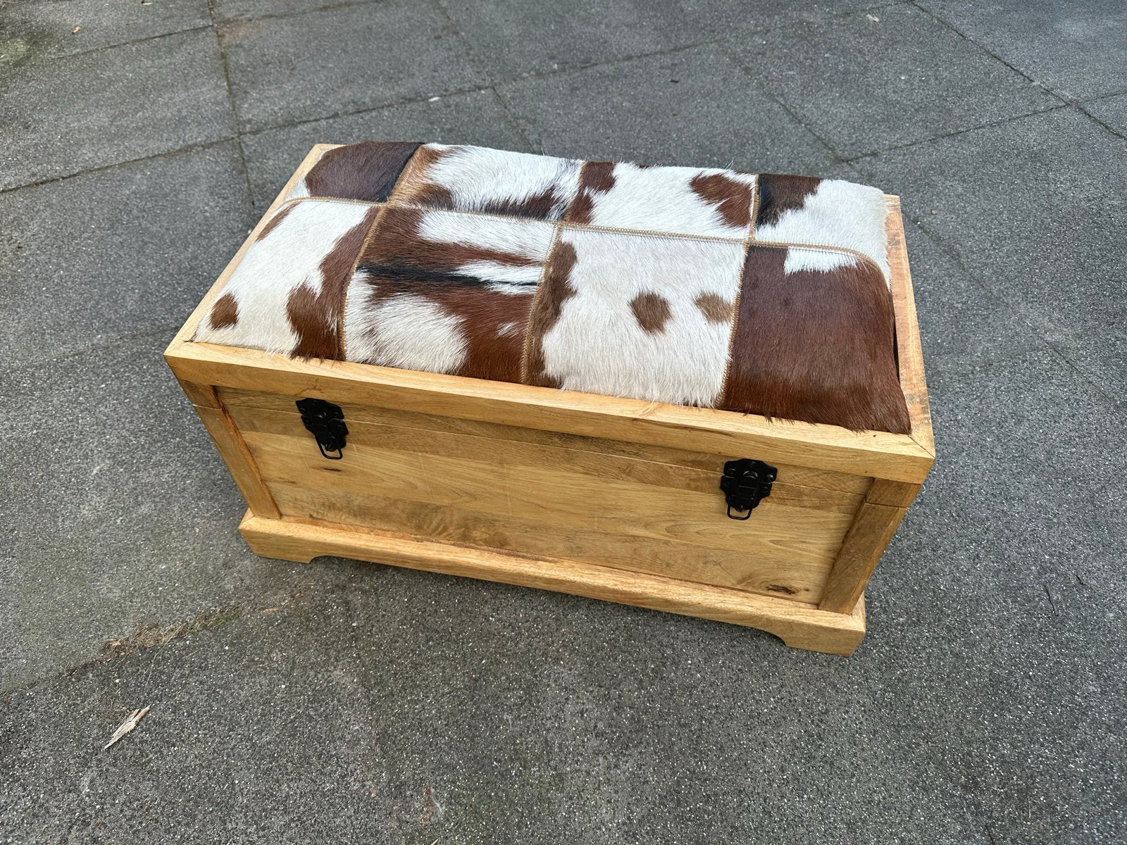 Dekenkist met koeienhuid bekleding, Huis en Inrichting, Woonaccessoires | Kisten, Ophalen, Minder dan 50 cm, Gebruikt, 50 tot 100 cm