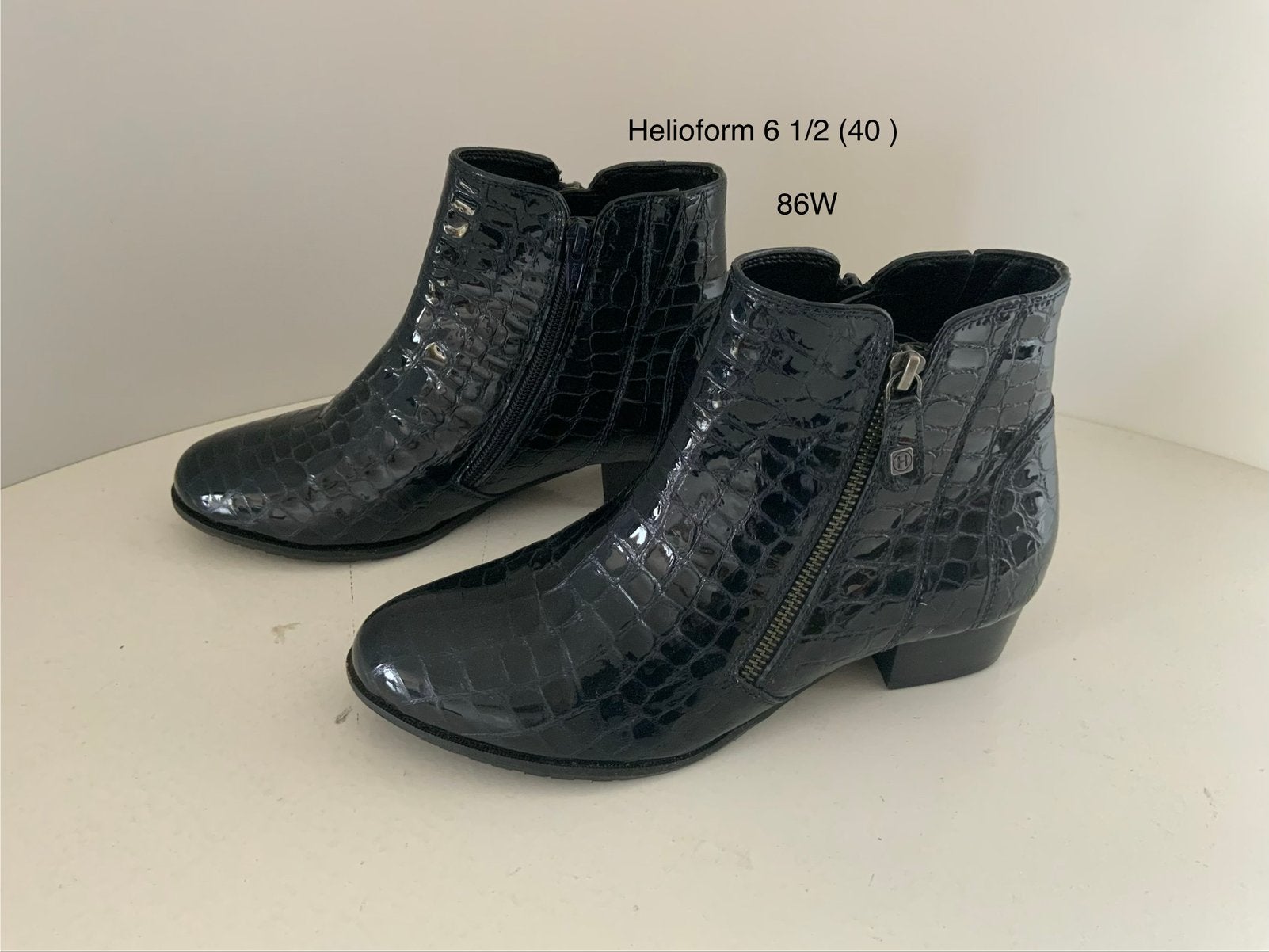 86w) Helioform 6 1/2(40) krokolak leer enkellarzen., Kleding | Dames, Blauw, Lage of Enkellaarzen, Ophalen of Verzenden, Zo goed als nieuw