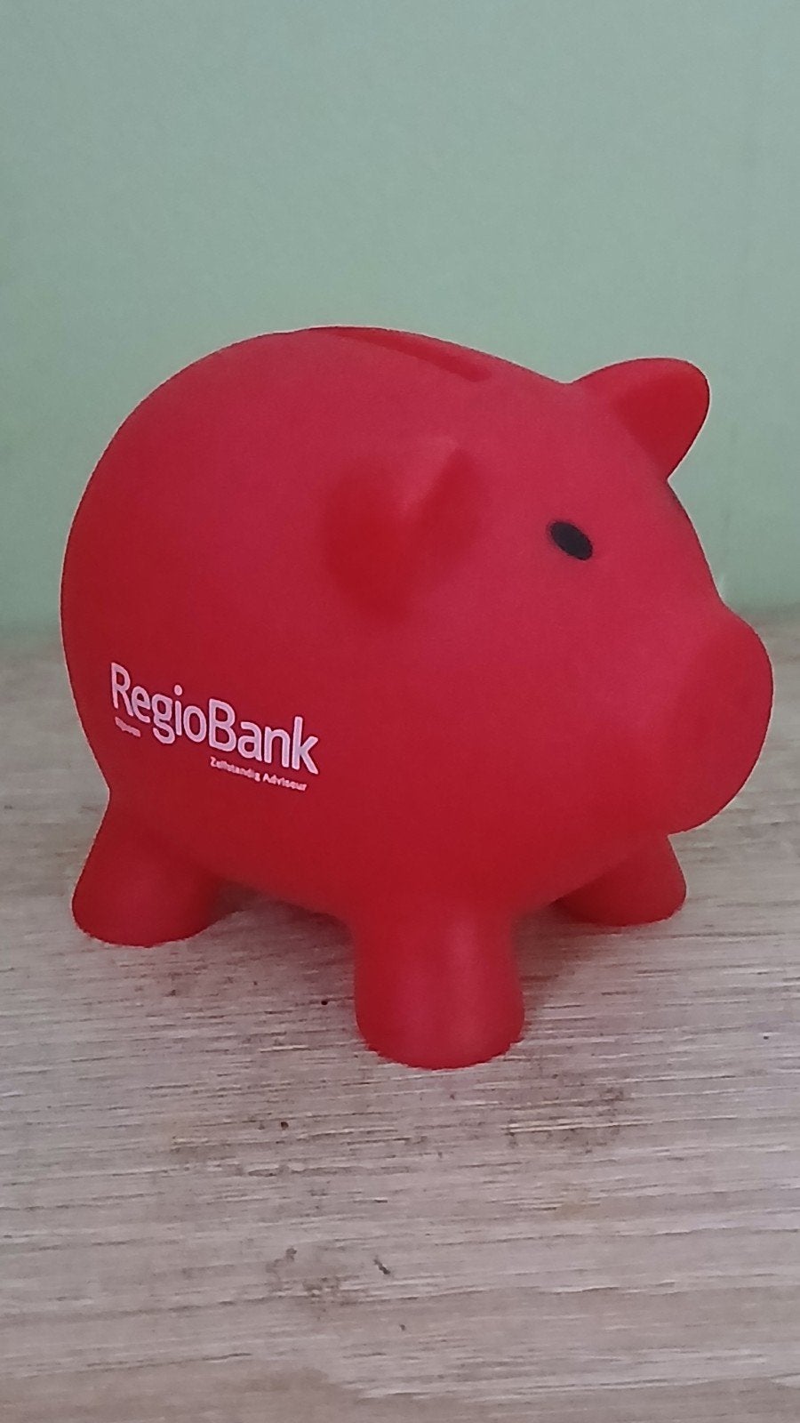 Regiobank spaarvarken - Rood spaarvarken van Regiobank, Verzamelen, Ophalen, Zo goed als nieuw, Kunststof, Dier