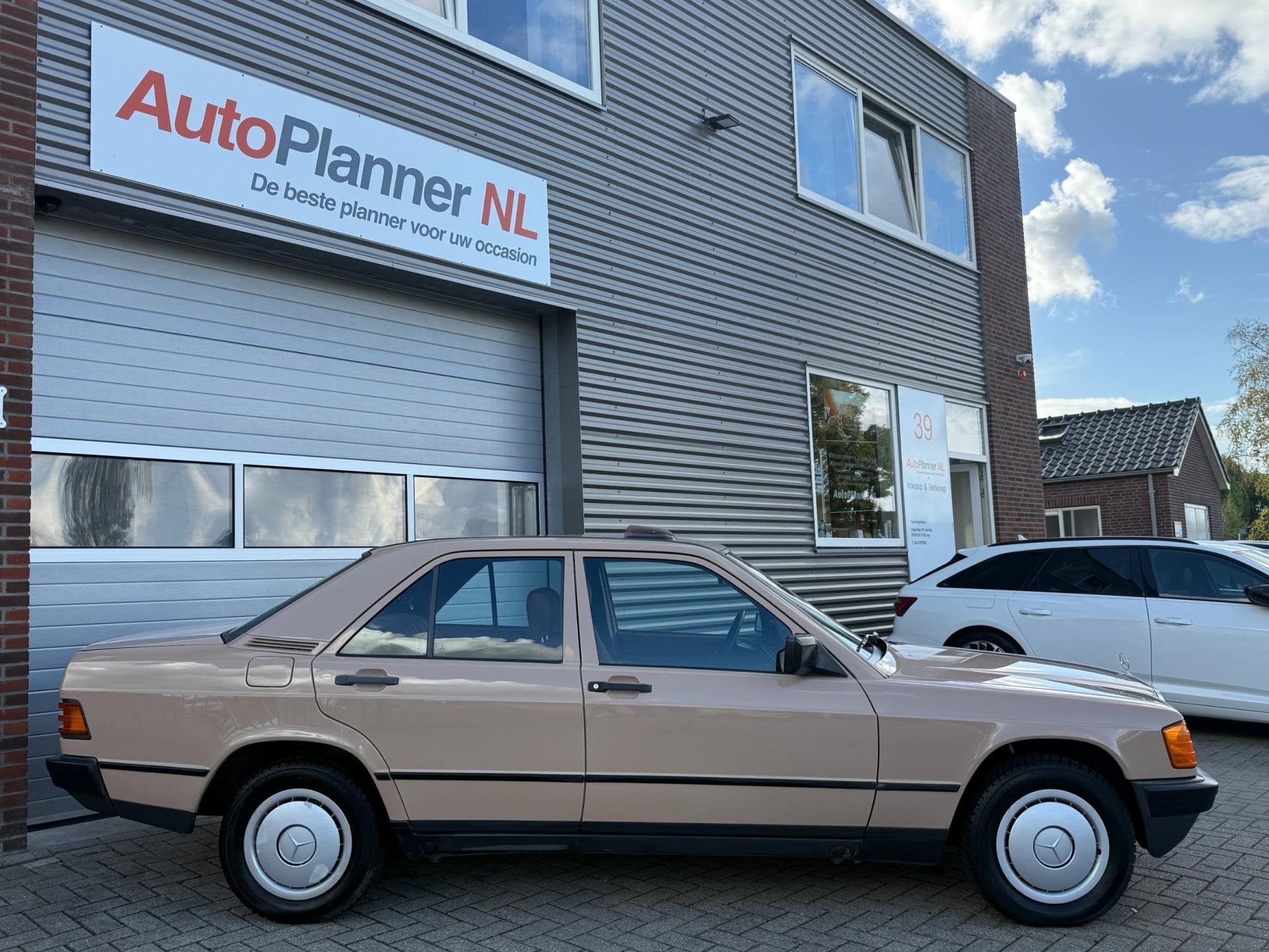 Mercedes-Benz 190-serie 2.0! Belastingvrij! Schuifdak!, Gebruikt, 4 cilinders, Beige, Origineel Nederlands