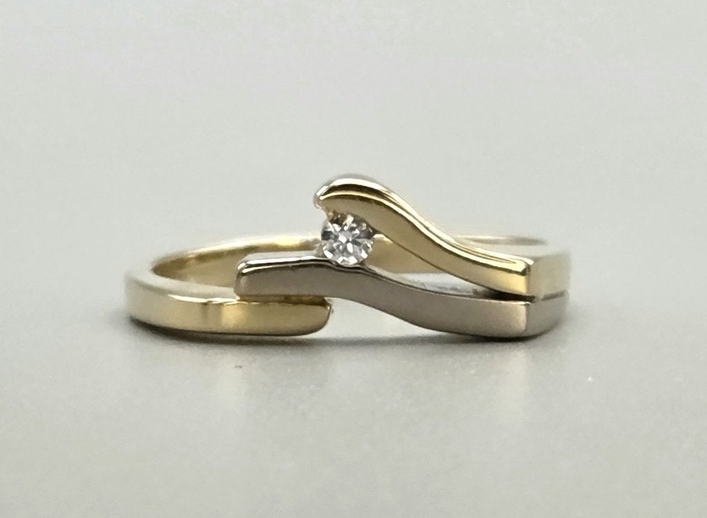 Gouden Vintage design bi-color ring met zirkonia. 2026/563, ., Ophalen of Verzenden, ., Dame