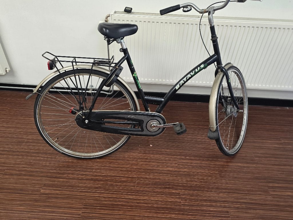 Batavus fiets frame 56-57 cm met fietslamp die altijd brand, Fietsen en Brommers, Fietsen | Dames | Damesfietsen, Ophalen, Terugtraprem