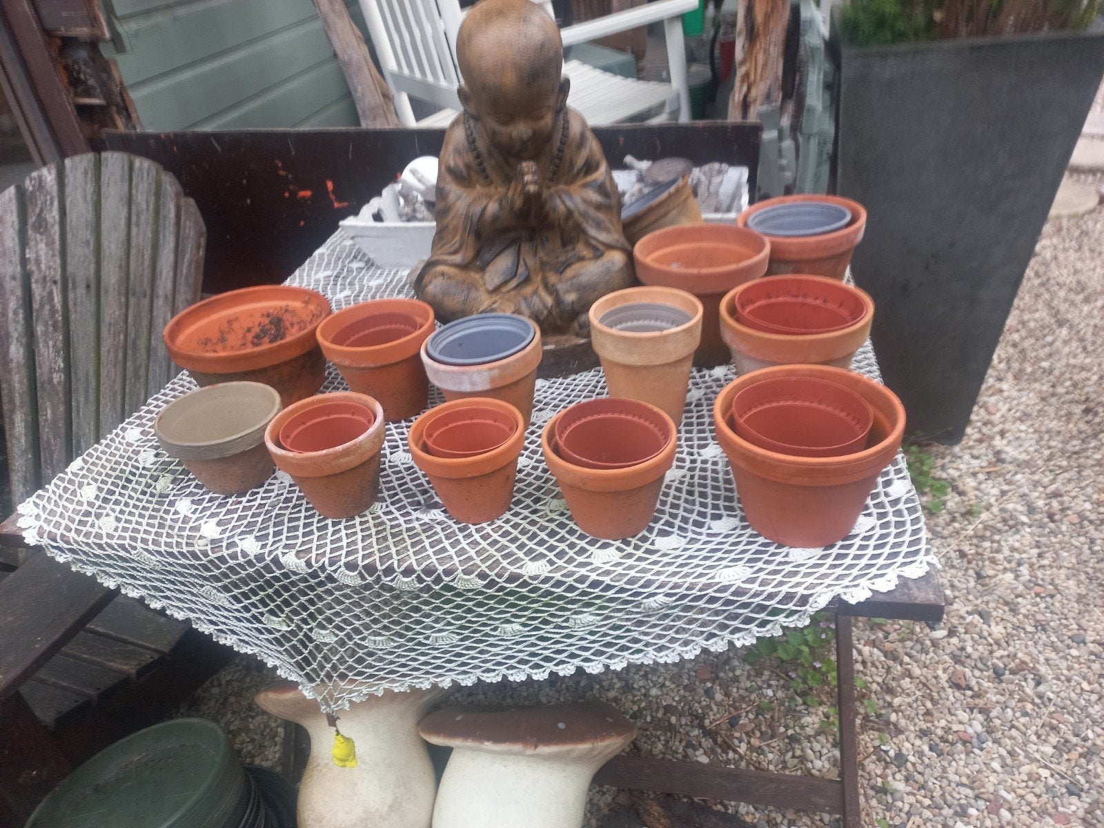 Heleboel ongeglazuurde terracotta potten en schalen, Ophalen