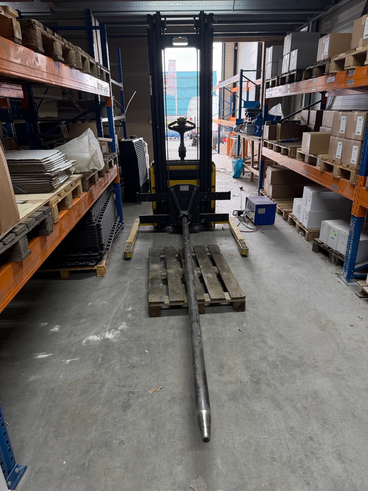 Yale Stapelaar 4m met tapijtrol pin (ombouwbaar met lepels), 1000 tot 2000 kg, Ophalen, Elektrisch, Stapelaar