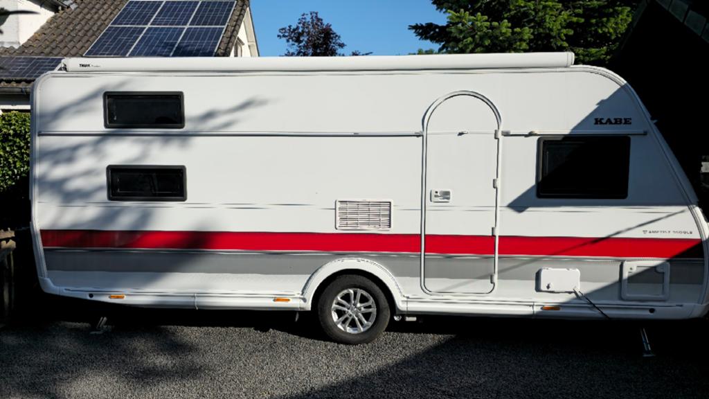 KABE Ametist 560GLE B14 STAPELBED winterhard vloerverwarming, Caravans en Kamperen, Rondzit, Vast bed, Kabe, Particulier