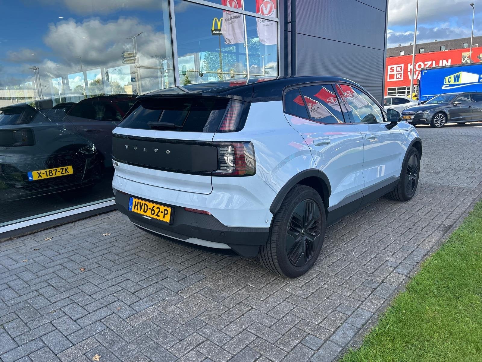 Volvo EX30 Cross Country Twin Motor Performance Ultra 69 kWh, Auto's, Automaat, Gebruikt, Blauw, Leder en Stof
