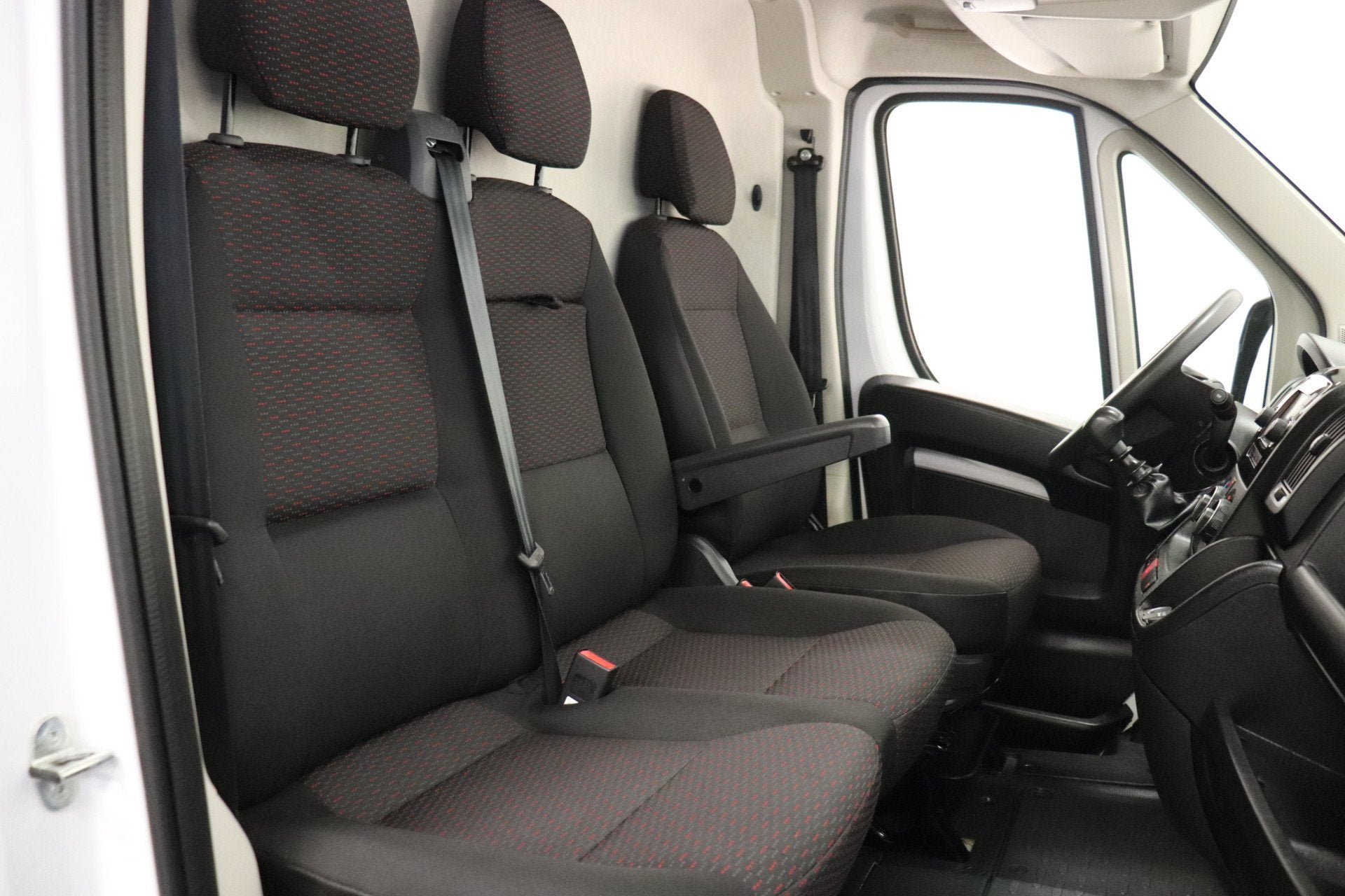 Opel Movano 2.2D L2H2 120PK EURO 6 - Airco - Cruise - € 17, Auto's, Voorwielaandrijving, Dealer onderhouden, Stof, Gebruikt