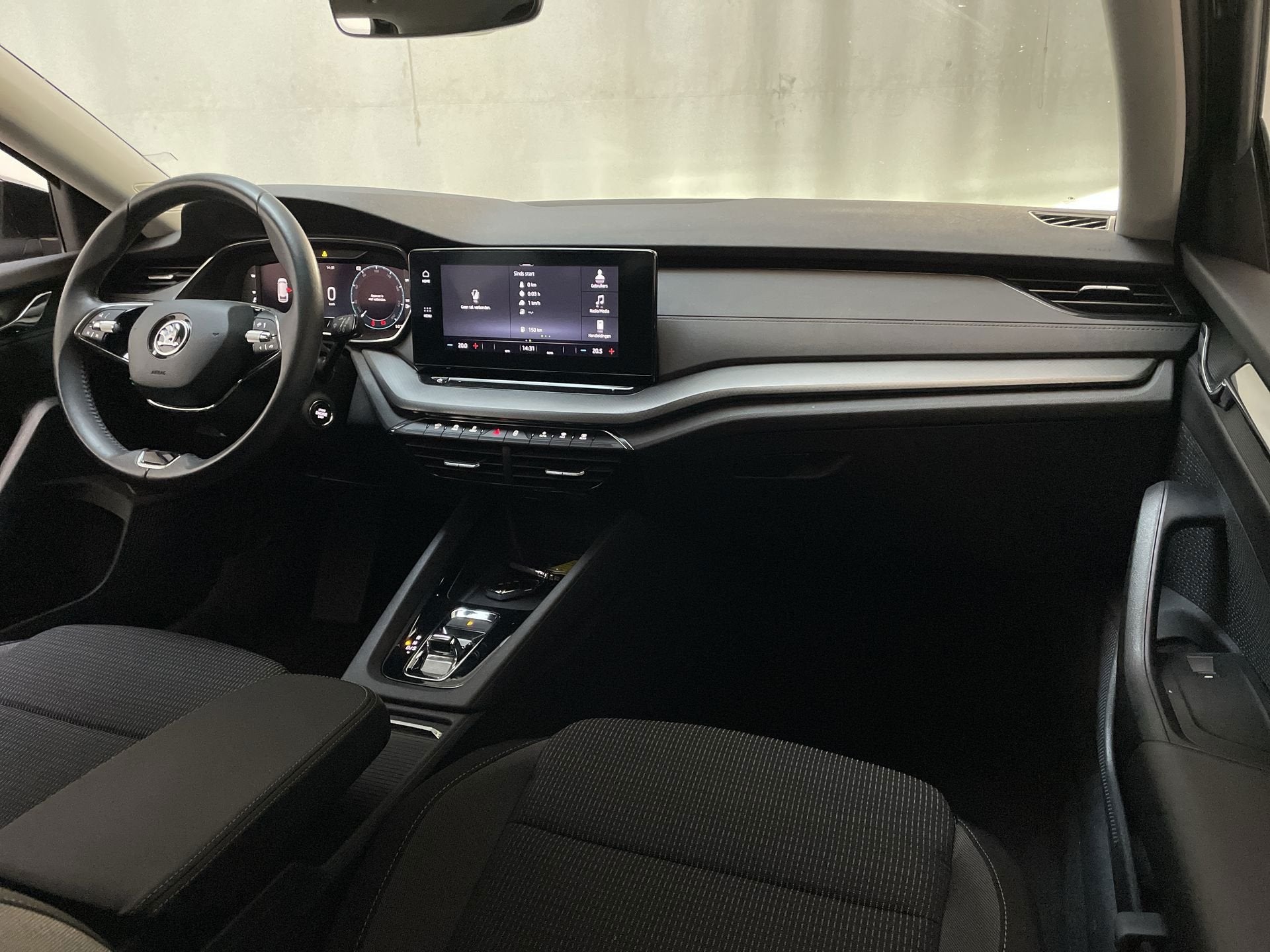 Skoda Octavia Combi 1.0 e-TSI DSG Business Edition Navigatie, Auto's, Dealer onderhouden, Stof, Gebruikt, Grijs