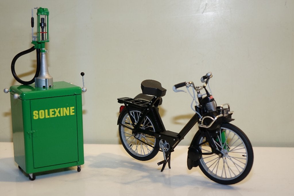 Vintage Solex bromfiets met pomp schaal 1:10 (zeldzaam), Verzenden, Zo goed als nieuw, Overige typen, Solido