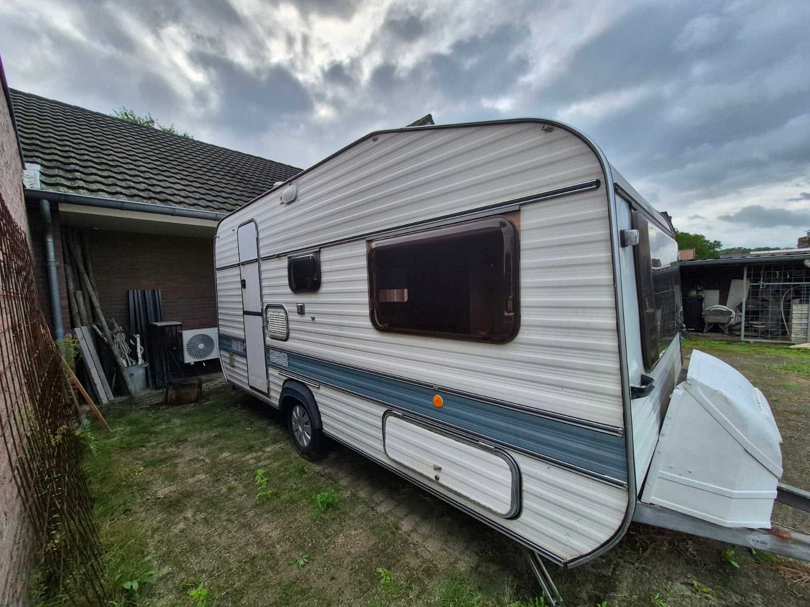 Viking 452 met stapelbed, voortent, Caravans en Kamperen, Overige merken, Particulier, Fietsenrek, 500 - 750 kg