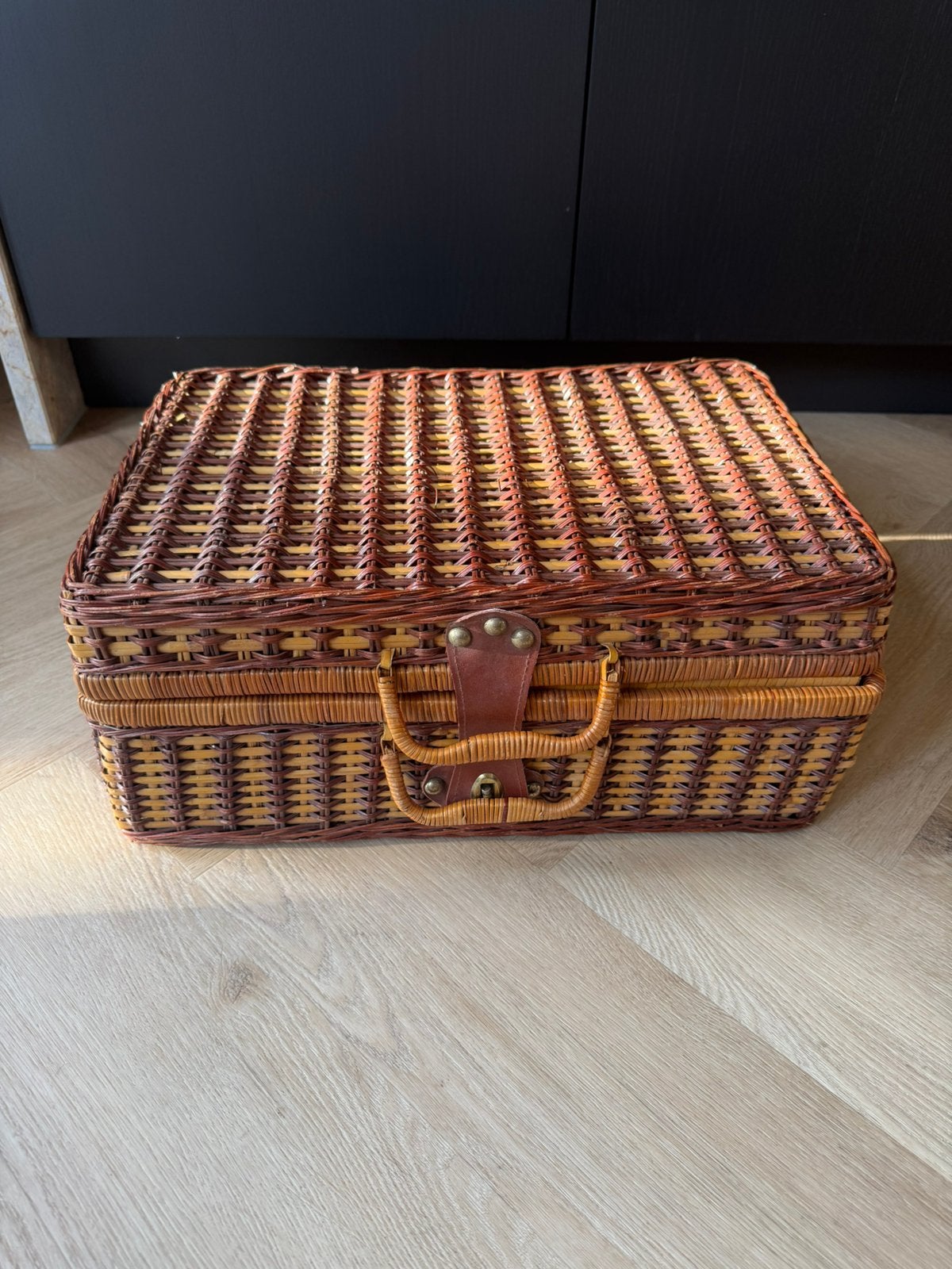 Picknickmand met inhoud, Ophalen, Zo goed als nieuw