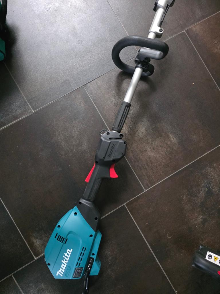 Makita UX01gz combisysteem motor 40v, Tuin en Terras, Bosmaaiers, Ophalen of Verzenden, Zo goed als nieuw, Accu, Makita