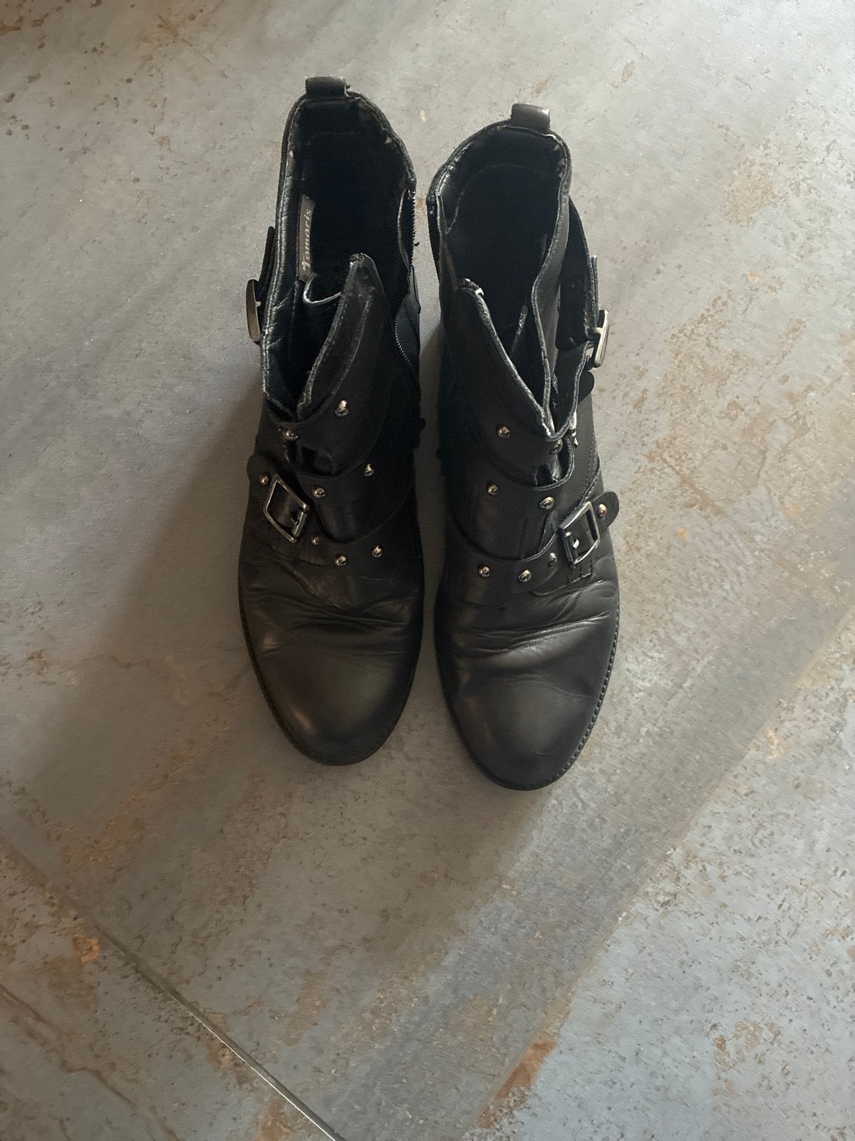 Tamaris Zwarte Enkellaarsjes met Gespen en Studs, Ophalen of Verzenden, Gedragen, Zwart, Lage of Enkellaarzen