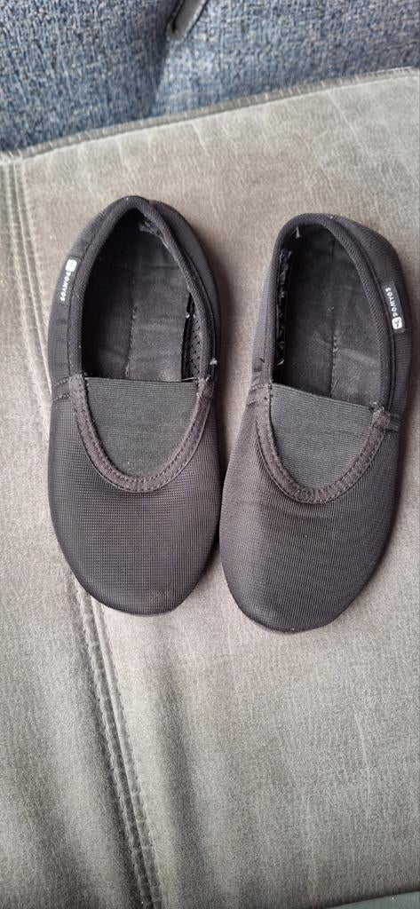 Zwarte turnschoentjes Decathlon, maat 35 (zo goed als nieuw), Ophalen of Verzenden, Zo goed als nieuw, Zwart, Turnschoenen