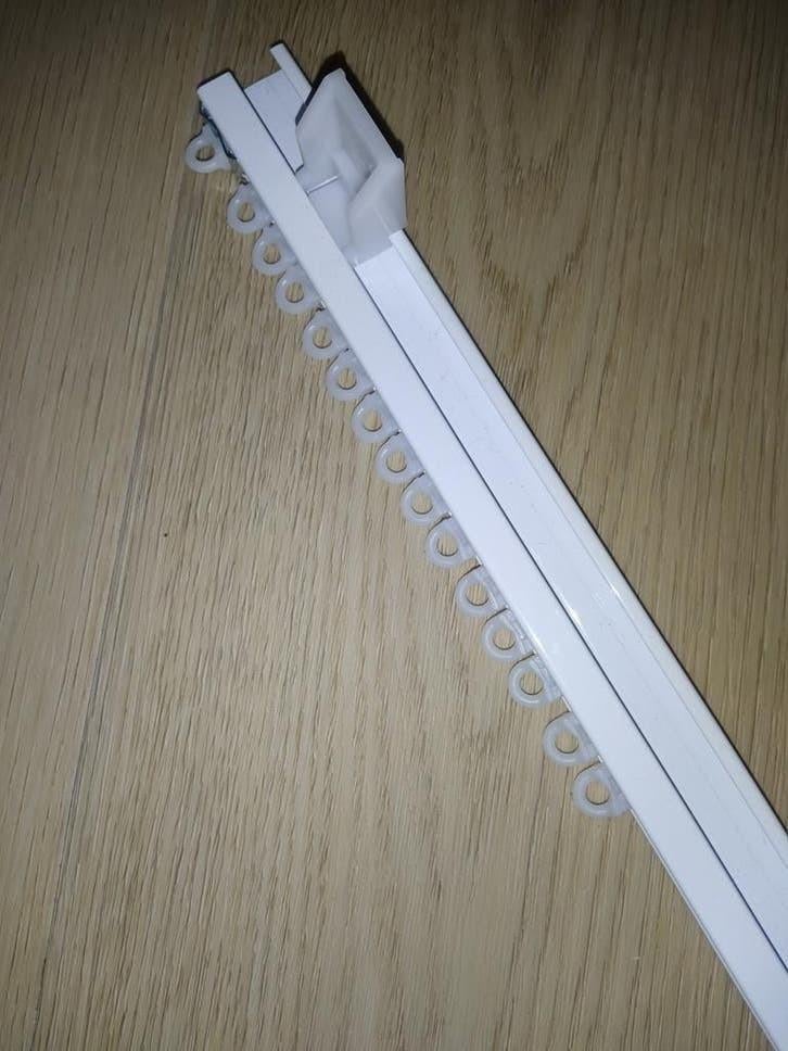 Nieuwe witte (gordijn/ vitrage) rail 120 cm incl runners, Ophalen, Nieuw, 100 tot 150 cm, 200 cm of meer