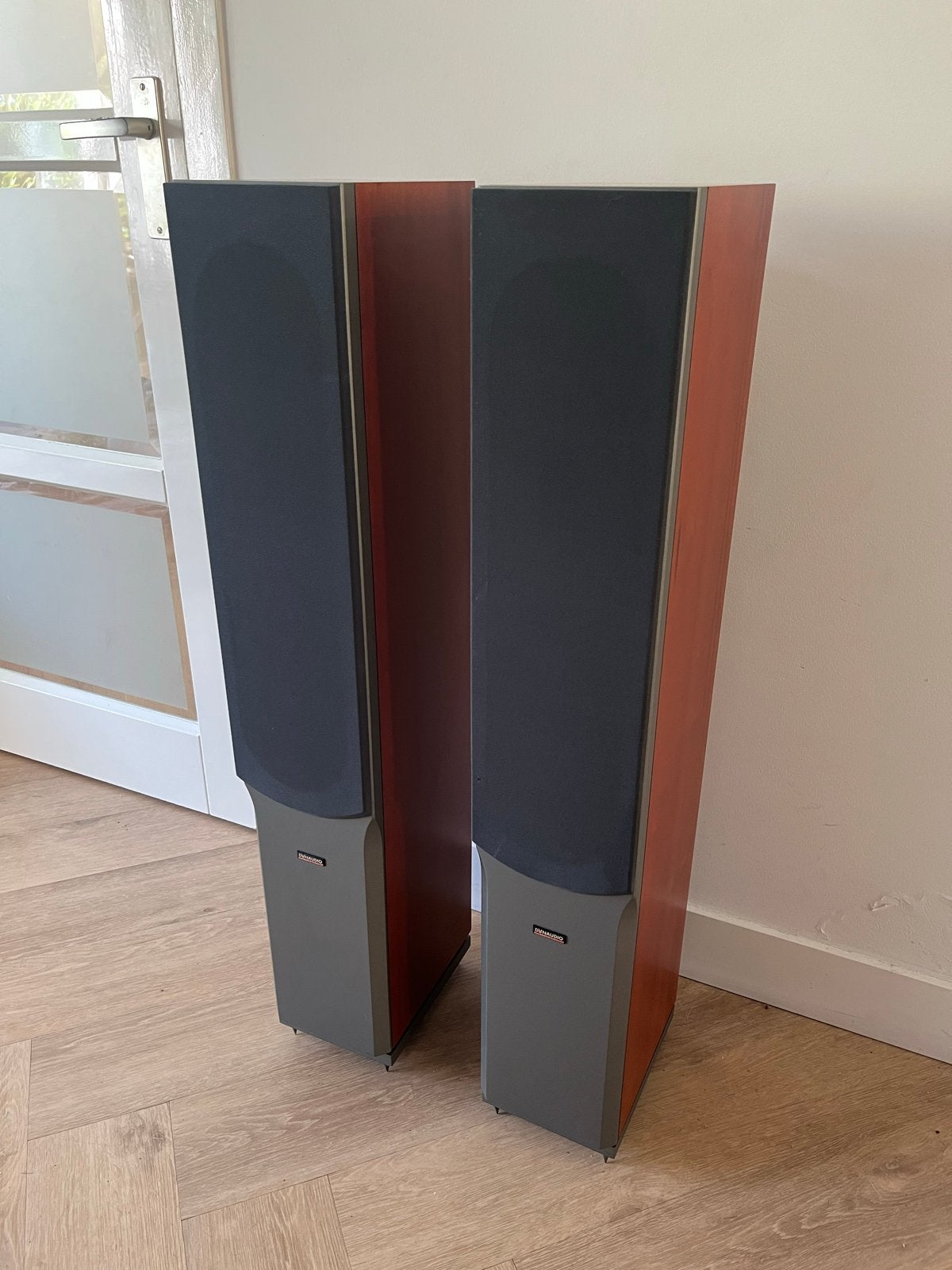 Dynaudio Audience 122 Vloerstaande Speakerset met Spikes, Vloerstaande luidspreker, Zo goed als nieuw, Geschikt voor surround/home cinema