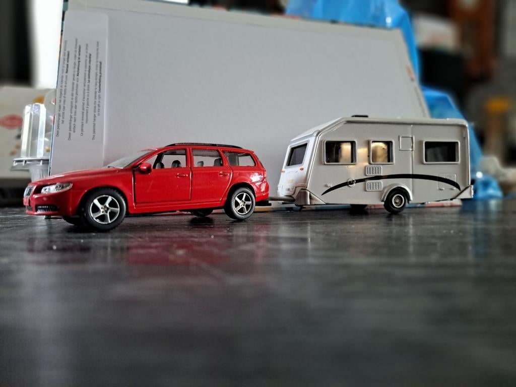 Volvo met caravan - modelauto set, Hobby en Vrije tijd, Modelbouw | Auto's en Voertuigen, Ophalen of Verzenden