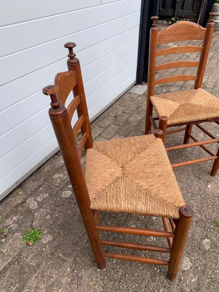 Authentieke stoelen met biezen zitting, Ophalen