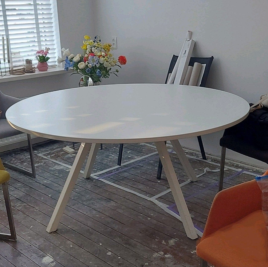 Ronde eettafel 160 cm doorsnee. Metalen poot, Huis en Inrichting, Ophalen, Gebruikt, Rond, 150 tot 200 cm