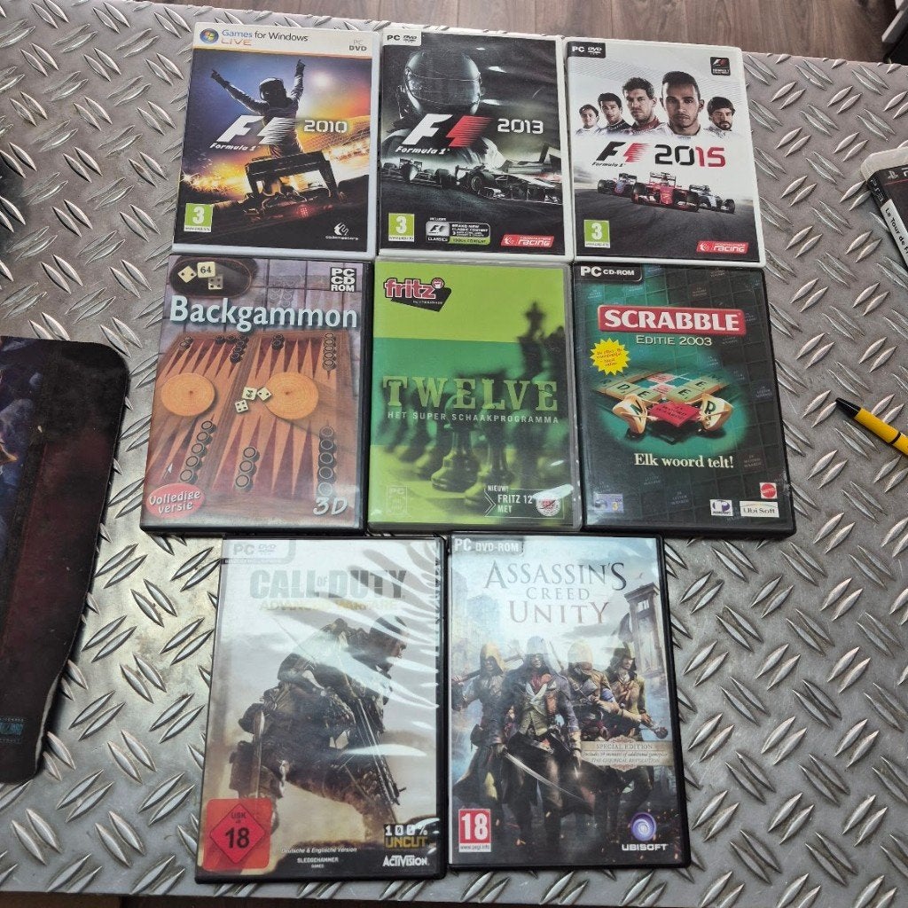 8 stuks PC games in 1 koop oa F1, CoD, Scrabble, Avontuur en Actie, Gebruikt, 1 speler, Ophalen of Verzenden