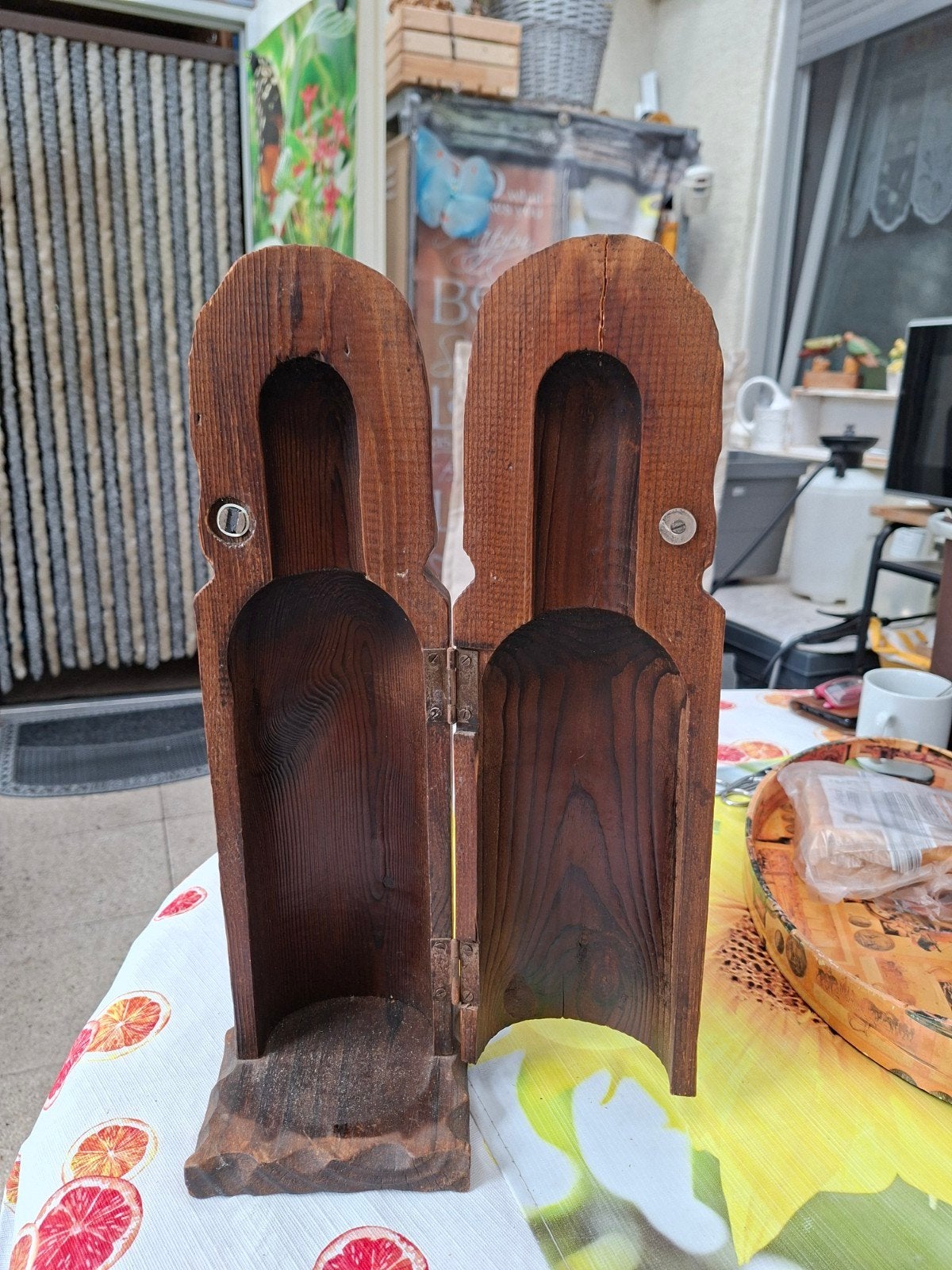 Uniek handgesneden houten beeld van een man, Handgemaakt, Beeld, Hout, Bruin