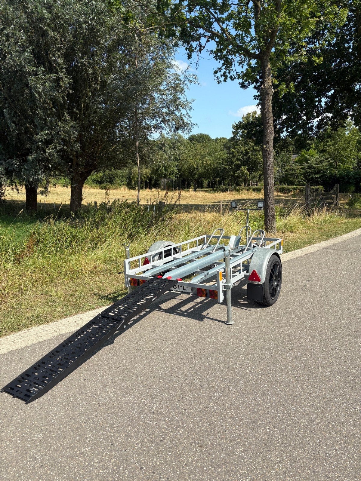 Te Huur motor en brommer trailer, Ophalen, Zo goed als nieuw