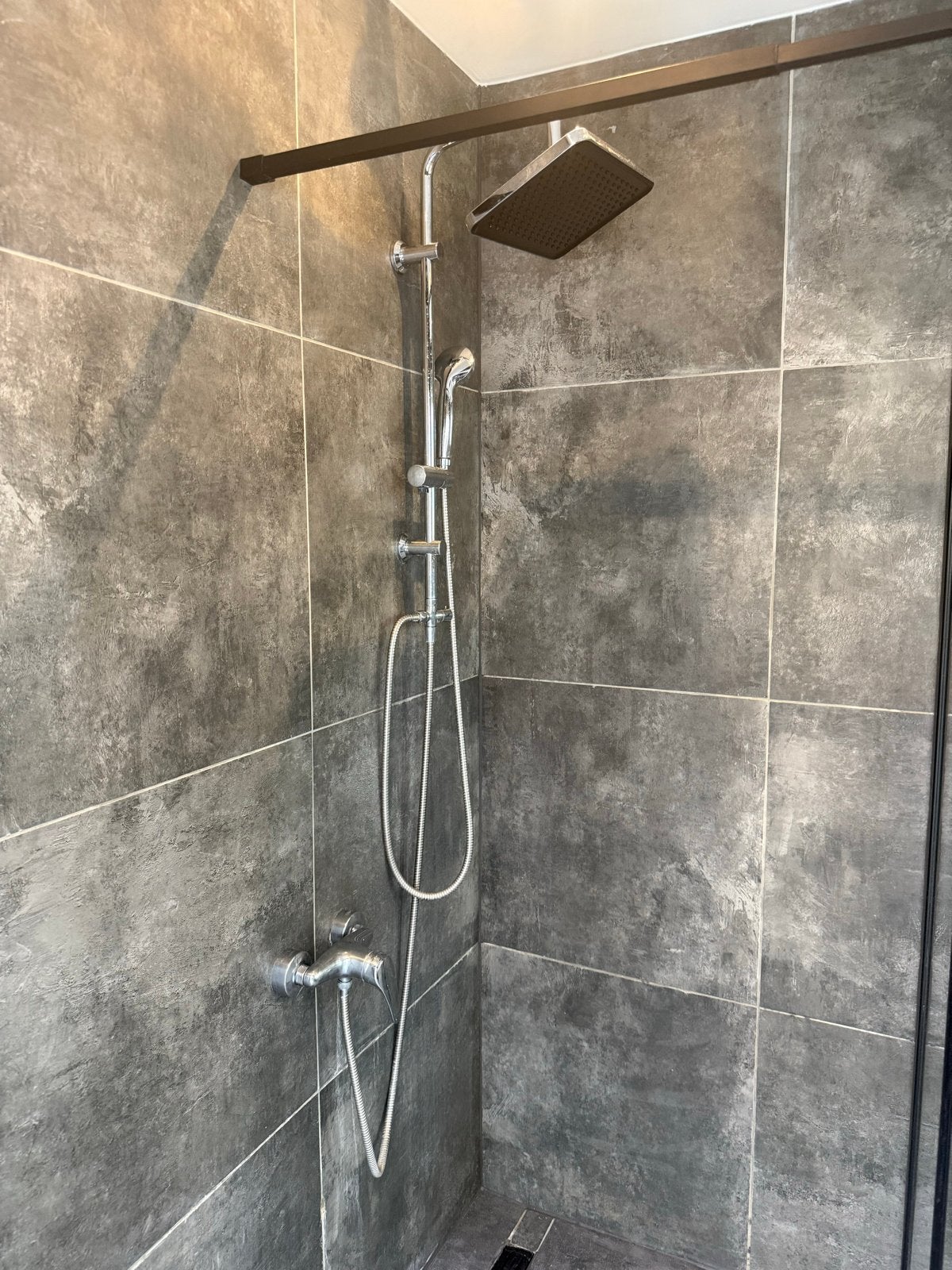 Glazen douchewand met douchegoot. Exclusief regendouchee, Doe-het-zelf en Verbouw, Sanitair, Ophalen, Gebruikt, Glas, Douche