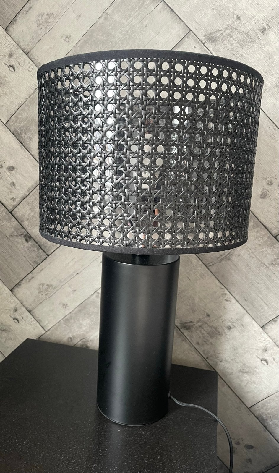Stijlvolle tafellamp met rotan kap - Zwart, Overige merken, Nieuw, E27 (groot), Modern
