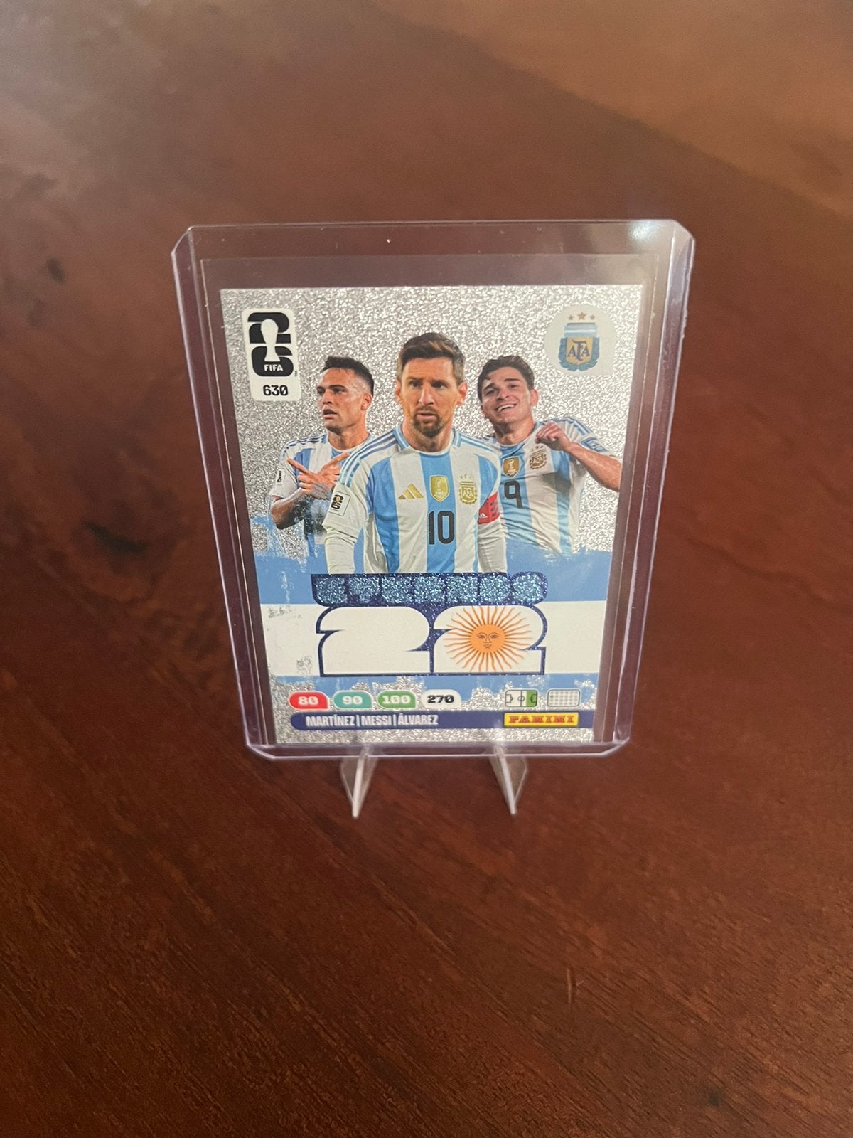 Panini Adrenalyn XL #630 - ETERNOS 22 Messi/Alvarez/Martinez, Hobby en Vrije tijd, Ophalen of Verzenden, Zo goed als nieuw