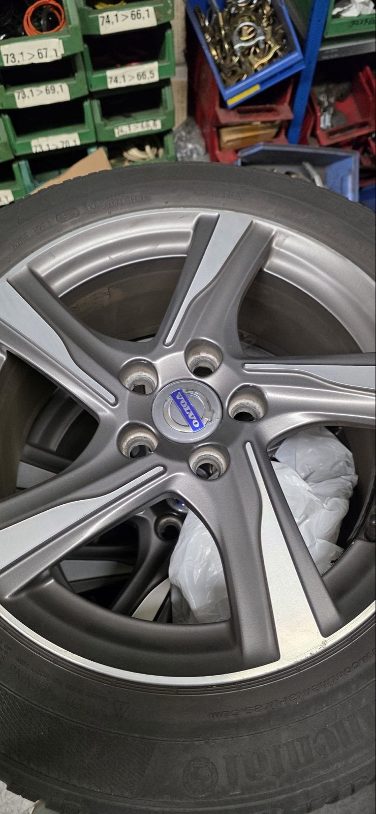 Volvo r-design 16 inch velgen met Continental winterbanden, Auto-onderdelen, Gebruikt, 16 inch, Banden en Velgen, Personenwagen