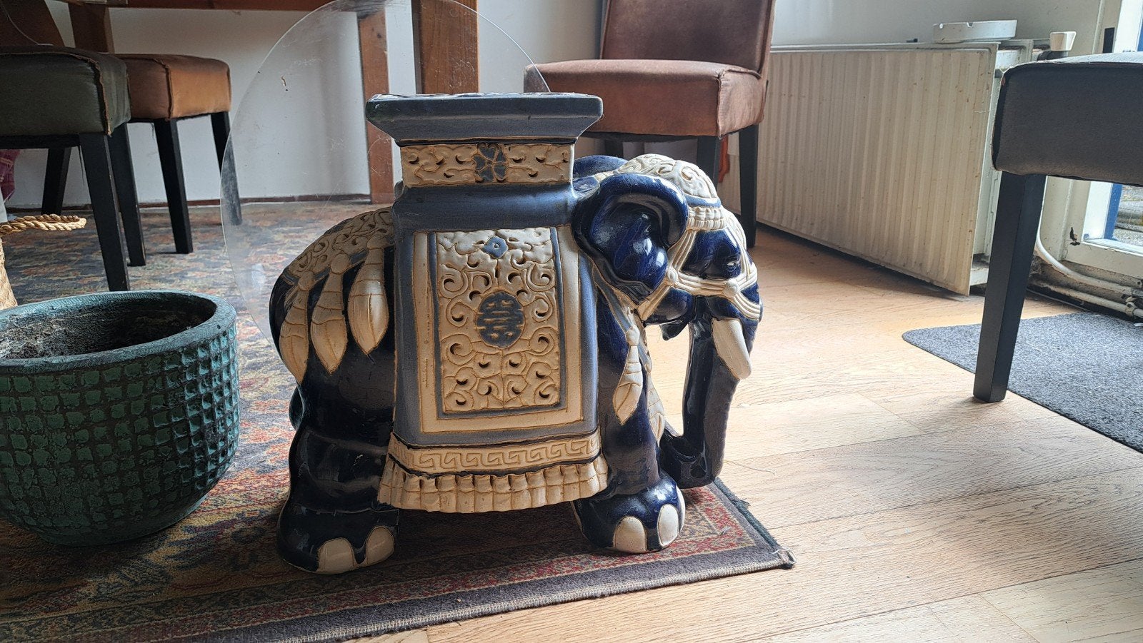 Olifanten bijzettafel van porselein - Eyecatcher, Huis en Inrichting, Tafels | Bijzettafels, Overige materialen, Minder dan 55 cm
