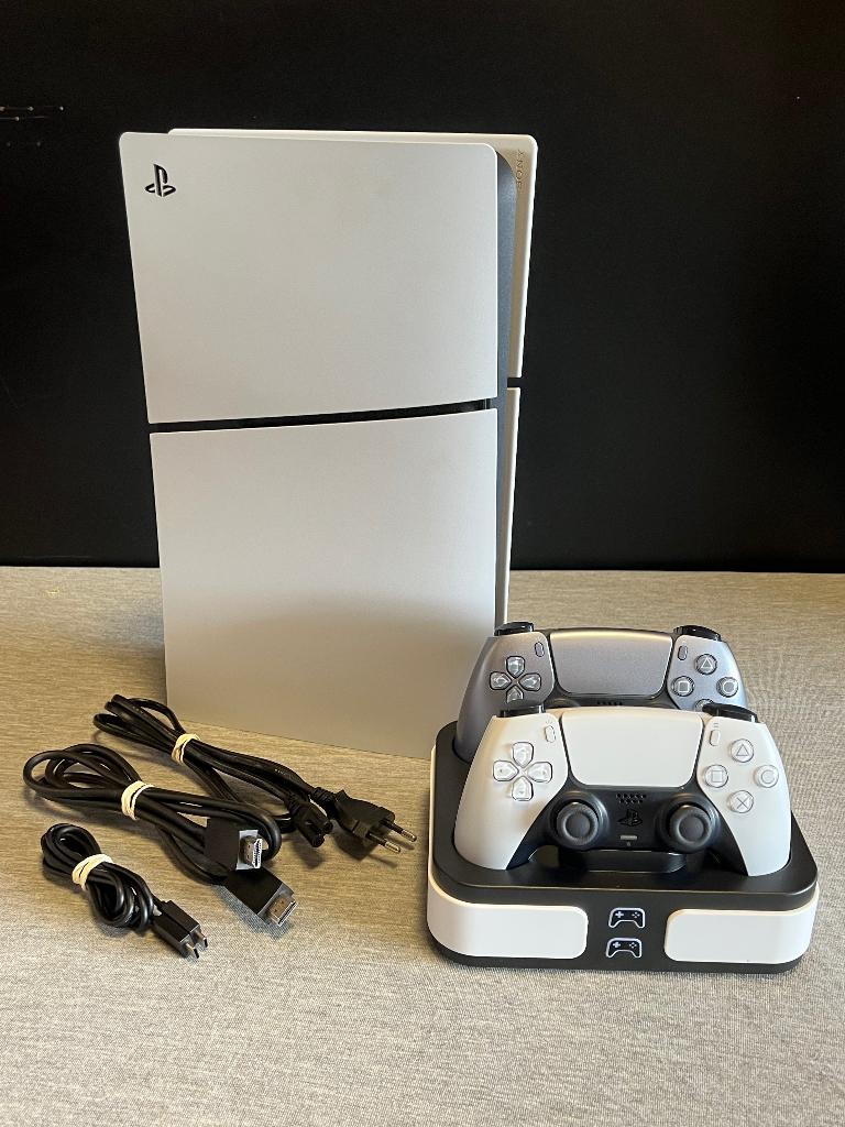 Sony PS5 Slim Digital 2 Controllers Qware Docking CFI-2116, Ophalen of Verzenden, Zo goed als nieuw, Playstation 5 Digital