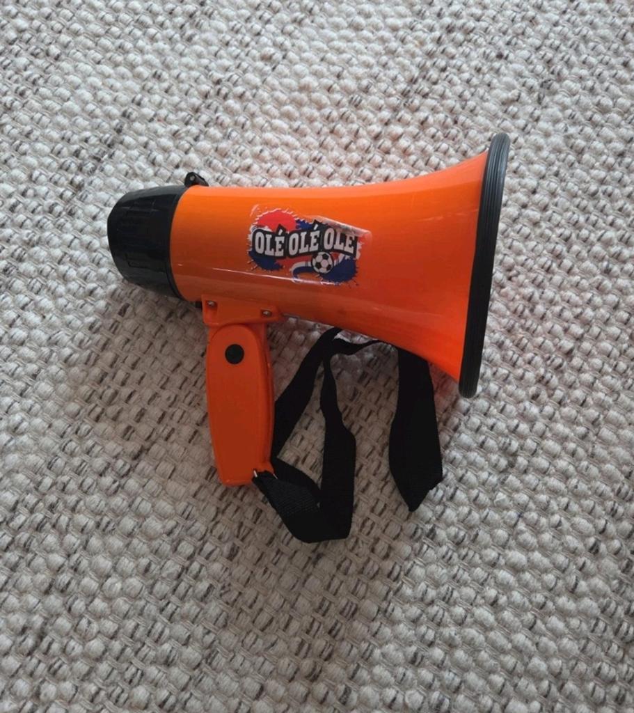 Oranje megafoon met 'Olé Olé Olé' sticker, Ophalen of Verzenden, Gebruikt, Overige typen