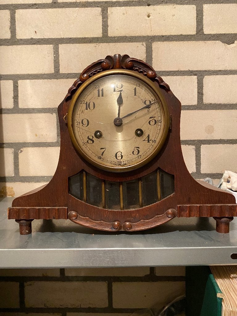 Grootmoeders pendule, Ophalen