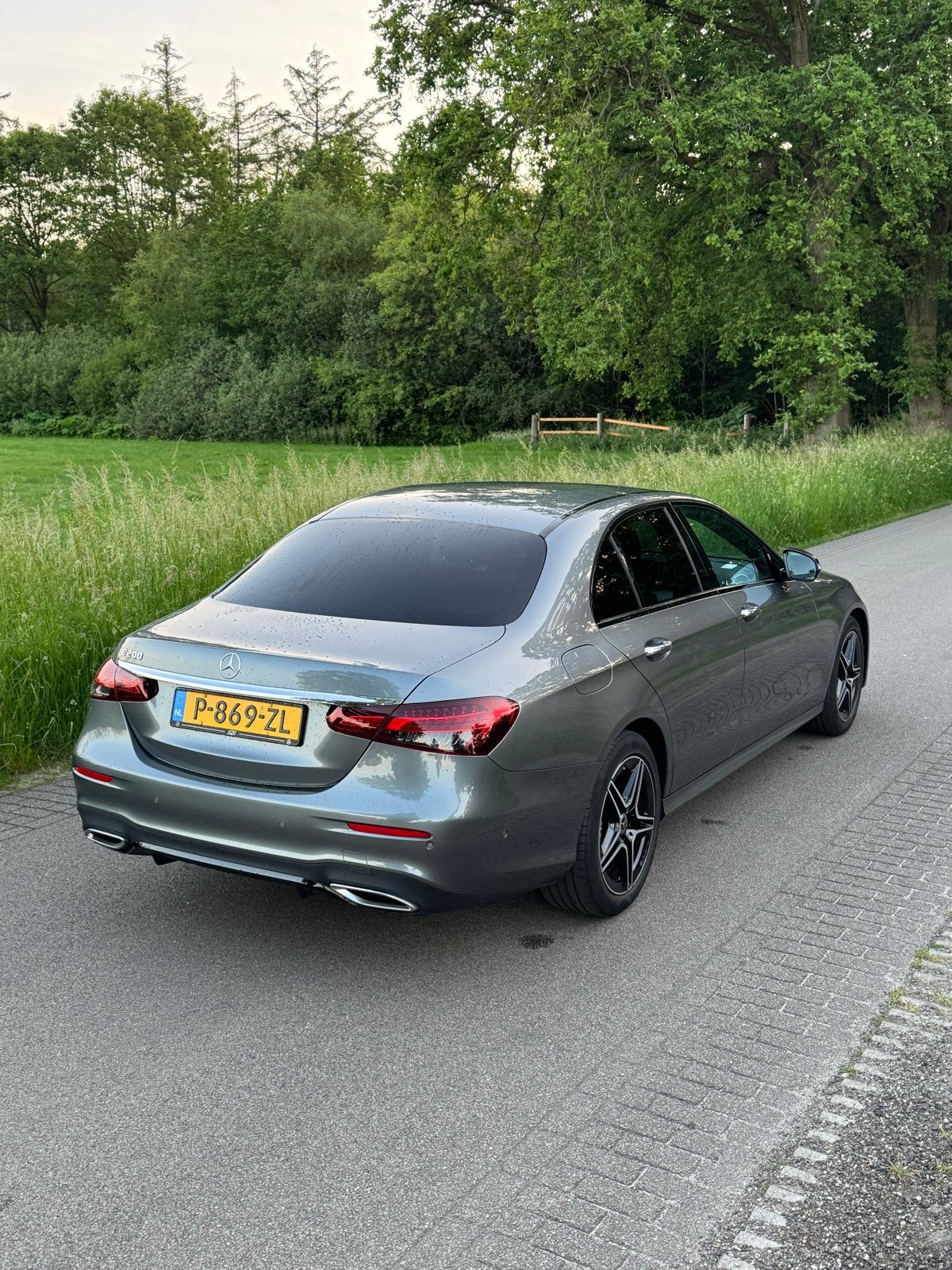 Mercedes-Benz E-klasse Sedan E200 AMG Line, Auto's, Automaat, Achterwielaandrijving, Zwart, 4 cilinders