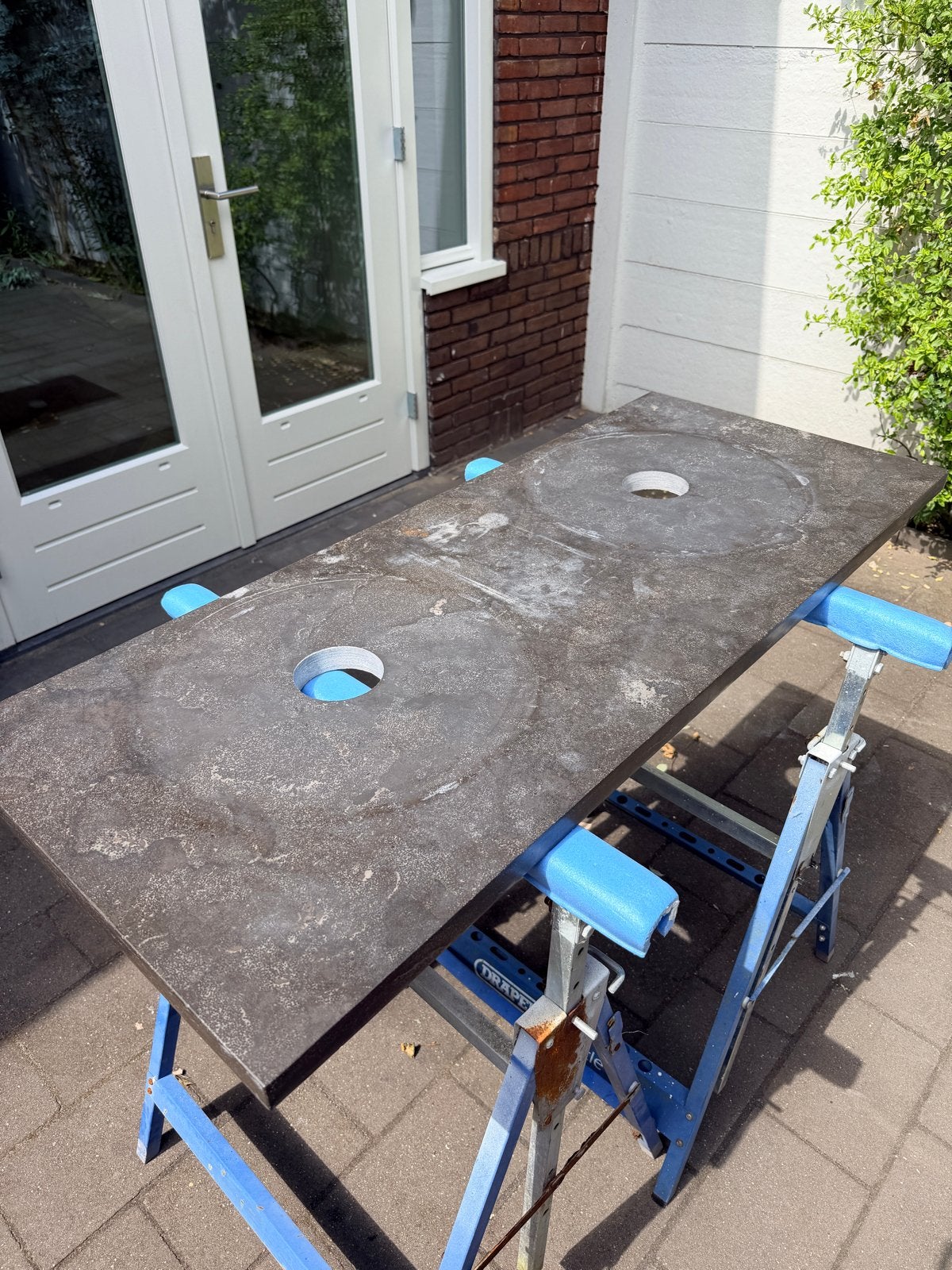 Natuurstenen blad met gaten voor wasbakken, Ophalen, Gebruikt