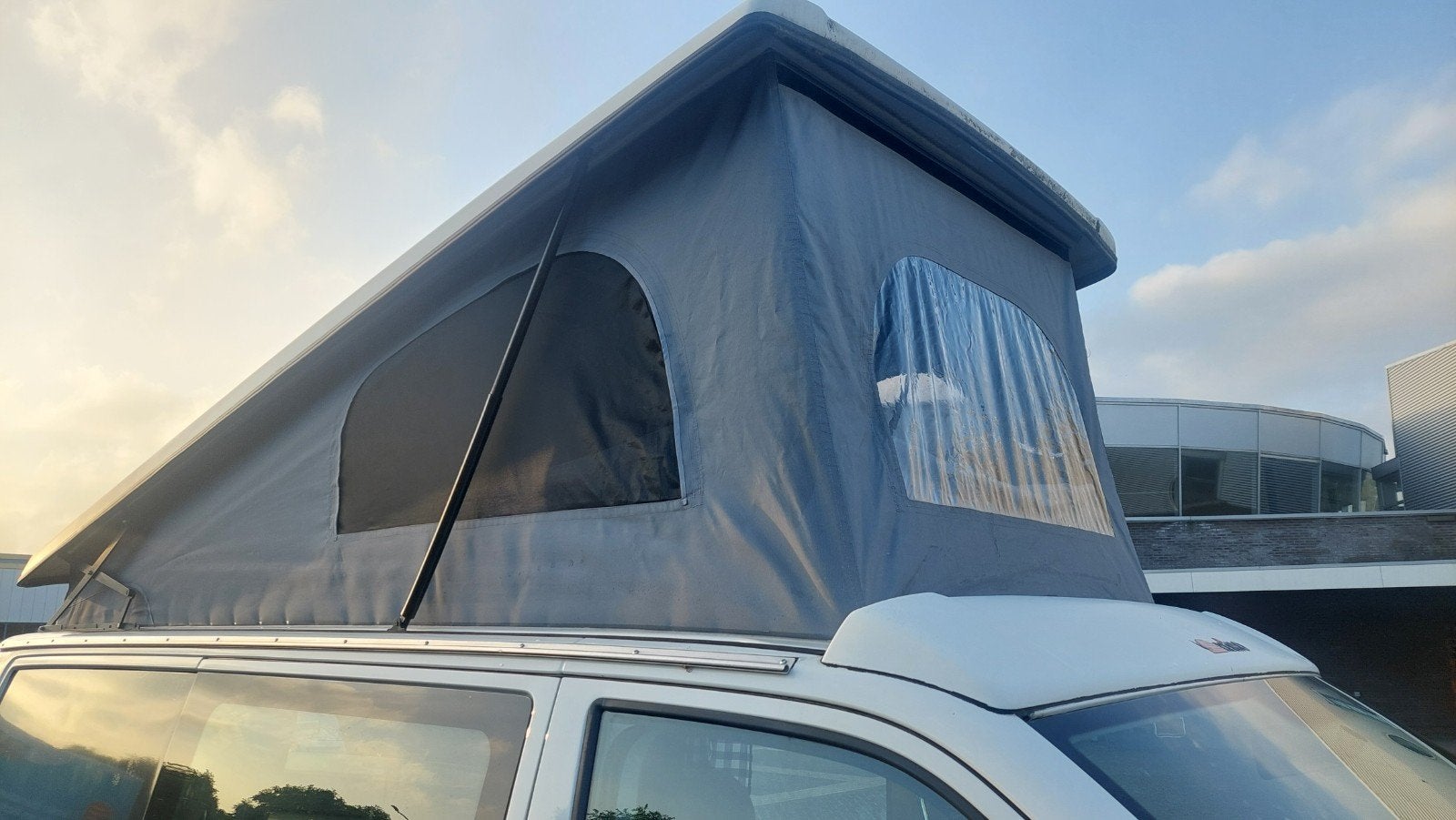 Foto 7 van VW T5 REIMO # 6 ZIT+4 SLAAPPLAATSEN # SLAAPHEFDAK #LENGTEZIT