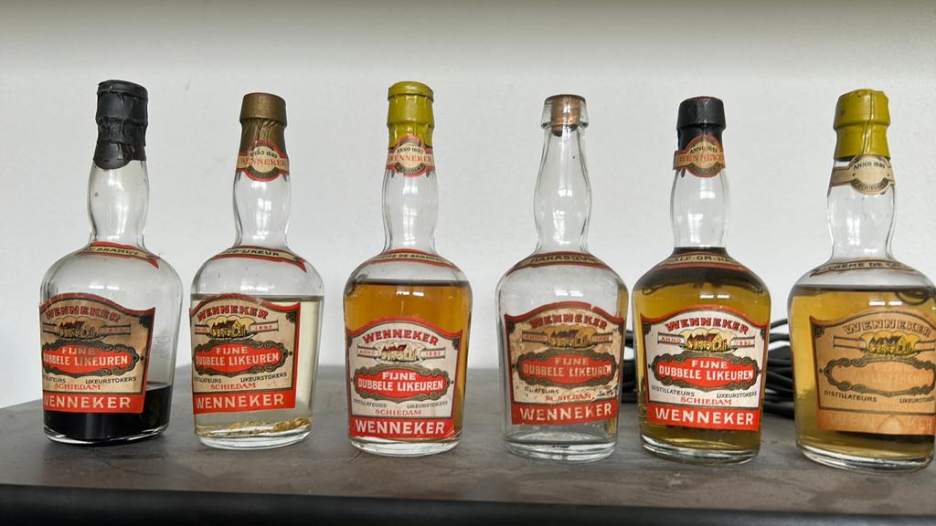 Oude miniatuur drankflesjes Wenneker uit Schiedam, Verzamelen, Glas en Borrelglaasjes, Ophalen of Verzenden, Gebruikt, Overige typen