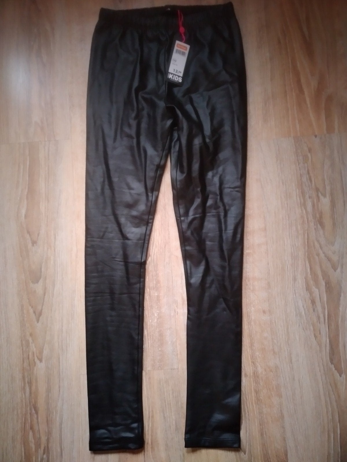 nieuwe zwarte legging gecoat van Europe Kids maat 152, Kinderen en Baby's, Kinderkleding | Maat 152, Broek, Europe Kids, Meisje