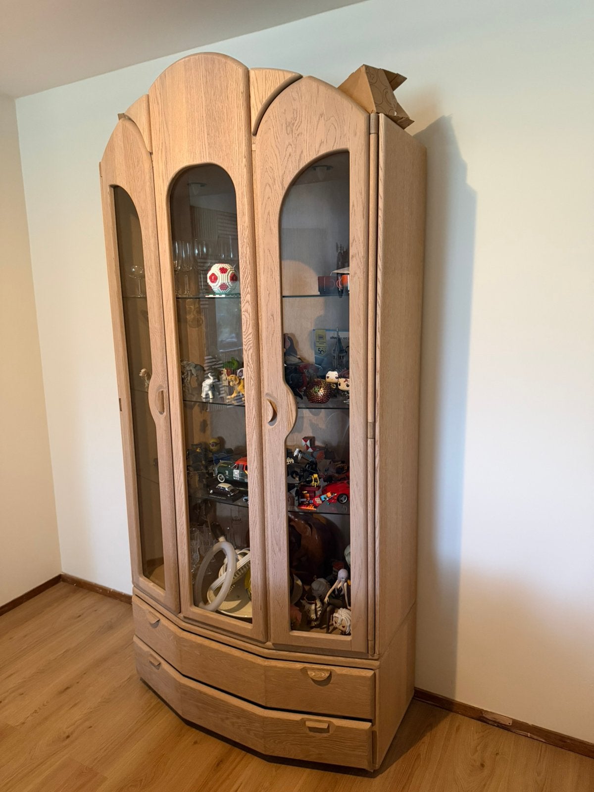 Vitrine met verlichting, Ophalen, 50 tot 100 cm, Zo goed als nieuw, Minder dan 100 cm