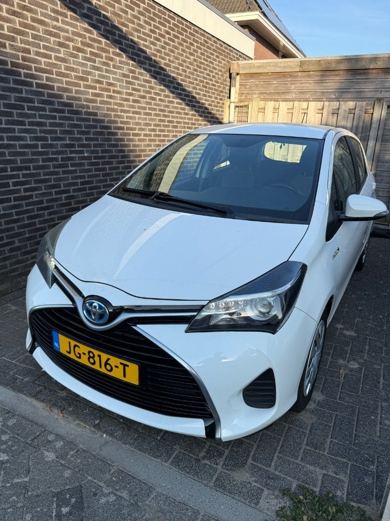 Toyota Yaris Hybrid Aspiration | Navi | Camera | APK 3-2027, Auto's, Dealer onderhouden, 4 cilinders, Origineel Nederlands, 1060 kg