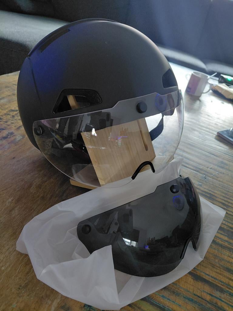 Fiets helm 20 euro  met donker en met transparant vizier, Ophalen of Verzenden, Nieuw, Large, MT Helmets