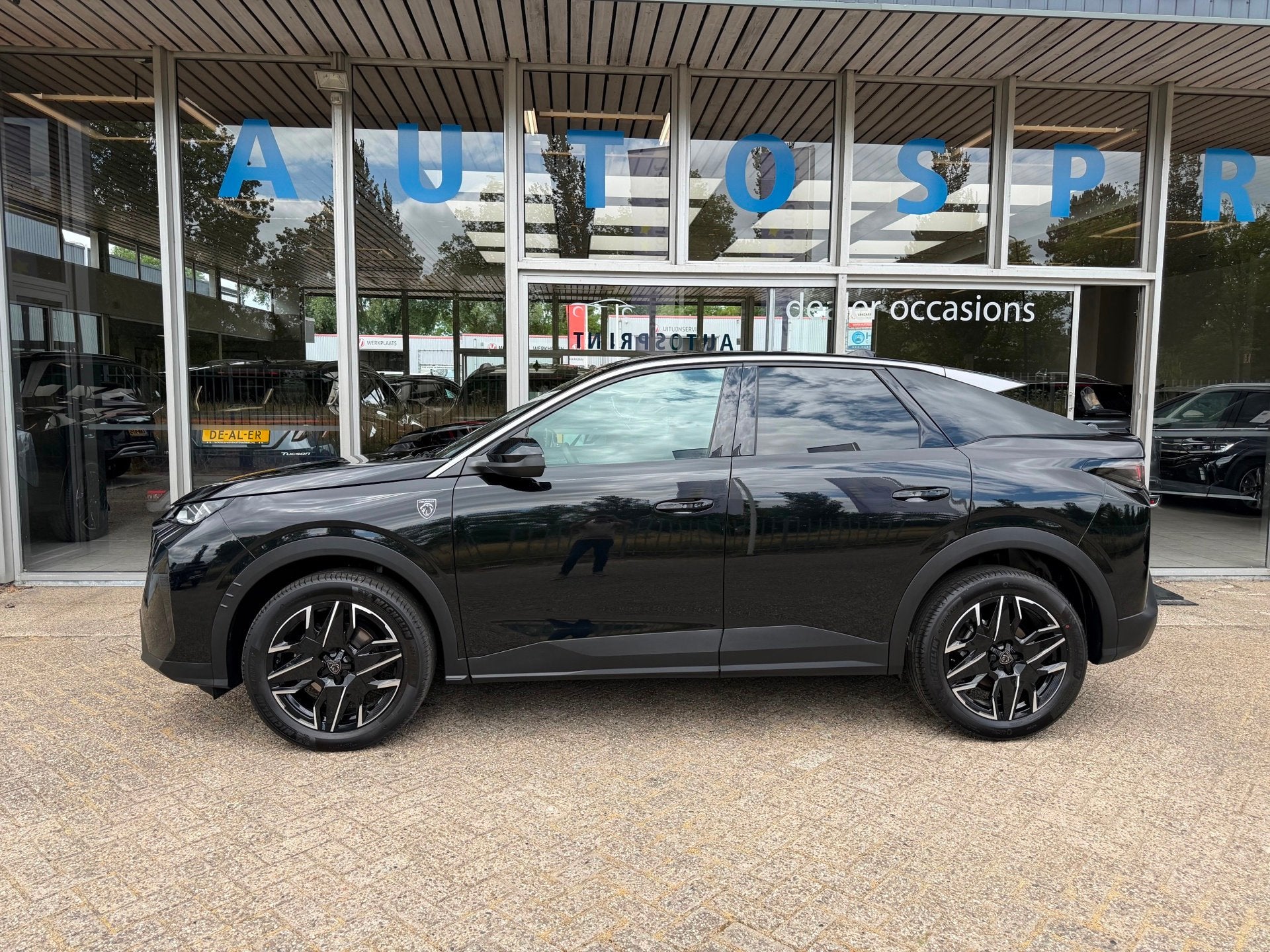 Peugeot 3008 1.2 Hybrid 145 GT Exclusive CAMERA , NAViGATIE, Auto's, Gebruikt, 1199 cc, Zwart, Bedrijf