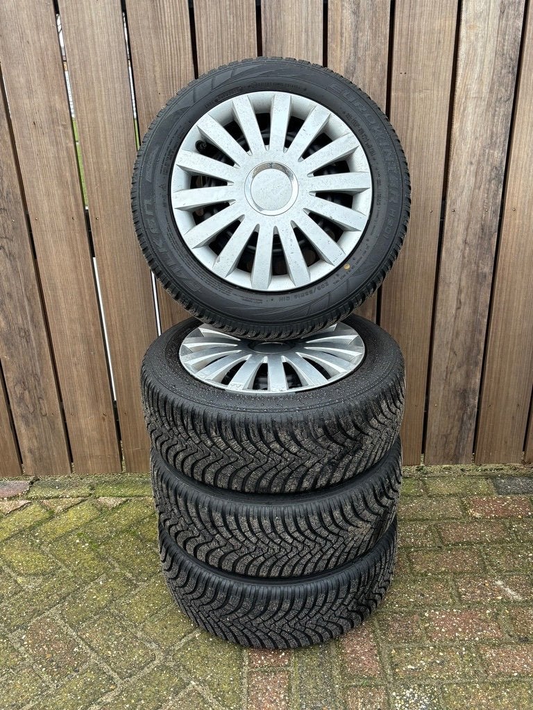 16 Inch Winterset Toyota Corolla 205/55/16 Falken EuroWinter, Auto-onderdelen, Ophalen, Gebruikt, 16 inch, Banden en Velgen